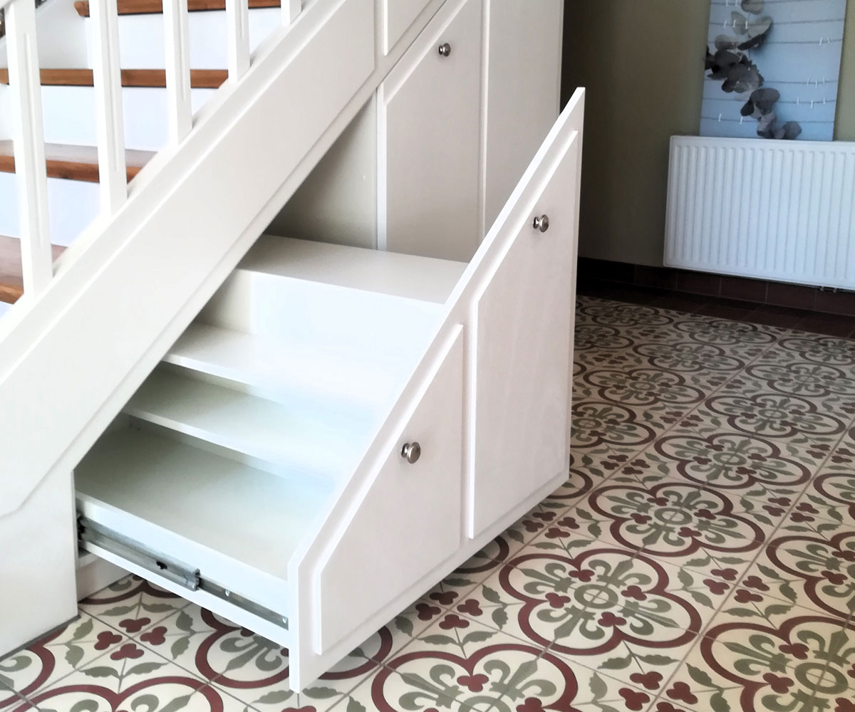 Einbaumöbel z.B. an Dachschrägen oder unter der Treppe - Möbelbauhendrix fertigt passgenau!