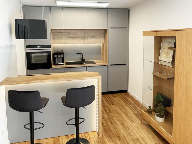 Zufriedenheit im Möbelbau mit unseren Möbeln von Möbelbau Hendrix